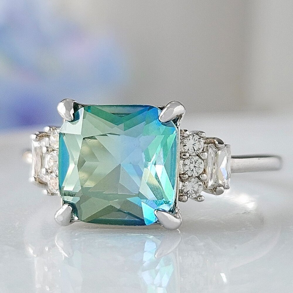Stunning Silver Ring with Blue-Green Gemstone - Picture 6 of 6